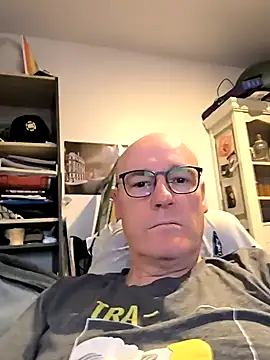 Snapshot of bogland33 chatting on March 10, 2025, 7:40 pm bogland33 online show from March 10, 2025, 7:40 pm