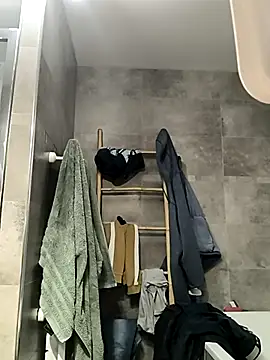 Snapshot of bogland33 chatting on September 30, 2025, 6:03 pm bogland33 online show from September 30, 2025, 6:03 pm