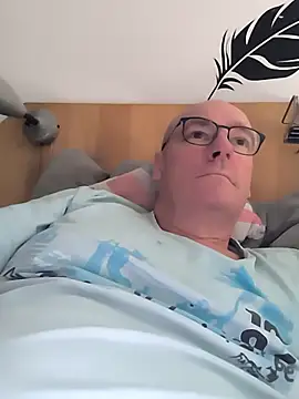 Snapshot of bogland33 chatting on September 14, 2025, 2:17 pm bogland33 online show from September 14, 2025, 2:17 pm