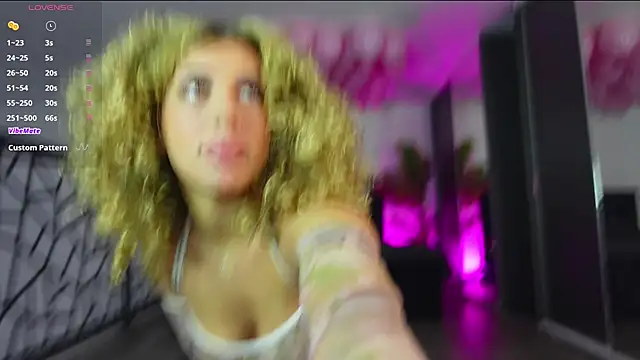 Snapshot of CurlyAnt0 chatting on February 19, 2026, 8:44 am CurlyAnt0 online show from February 19, 2026, 8:44 am