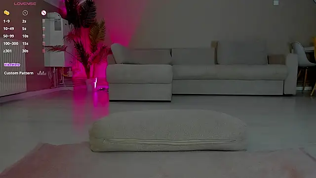 CurlyAnt0 online show from November 19, 2025, 8:36 am