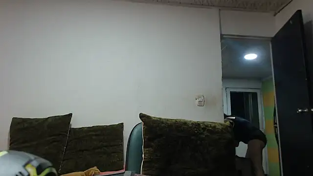 Snapshot of carolina_linarez69 chatting on April 29, 2026, 12:15 am carolina linarez69 online show from April 29, 2026, 12:15 am