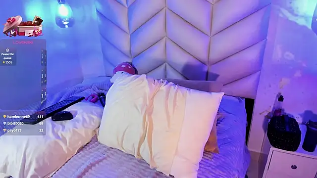 Snapshot of AuroraFiore chatting on February 28, 2025, 7:05 am AuroraFiore online show from February 28, 2025, 7:05 am