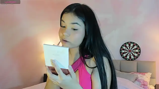 Snapshot of AuroraFiore chatting on March 9, 2025, 7:37 pm AuroraFiore online show from March 9, 2025, 7:37 pm