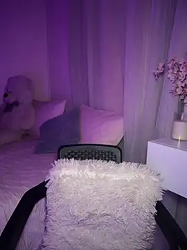 tuckersabrina online show from December 5, 2025, 1:43 pm