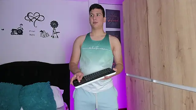 ANDREZALVAREZ online show from December 3, 2024, 3:04 am