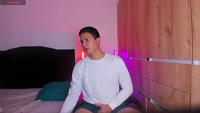 ANDREZALVAREZ online show from November 1, 2025, 7:19 pm