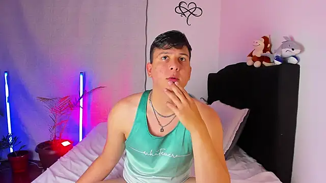 ANDREZALVAREZ online show from April 10, 2026, 5:42 pm