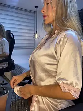 Snapshot of Anna_quinn chatting on February 4, 2025, 12:44 pm Anna quinn online show from February 4, 2025, 12:44 pm