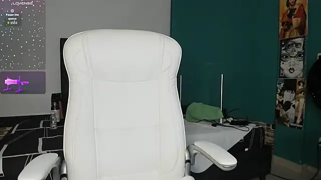 Snapshot of kinky_polar chatting on February 18, 2026, 3:48 am kinky polar online show from February 18, 2026, 3:48 am