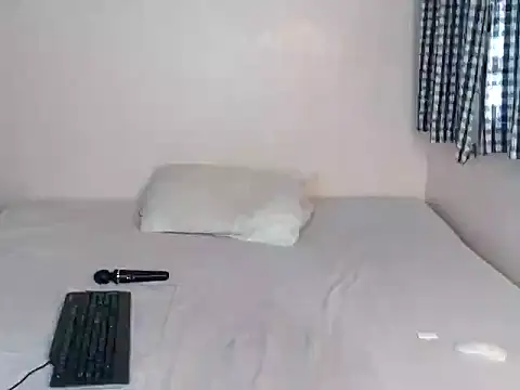 Snapshot of Crystal_x_ebony chatting on October 25, 2025, 4:22 am Crystal x ebony online show from October 25, 2025, 4:22 am