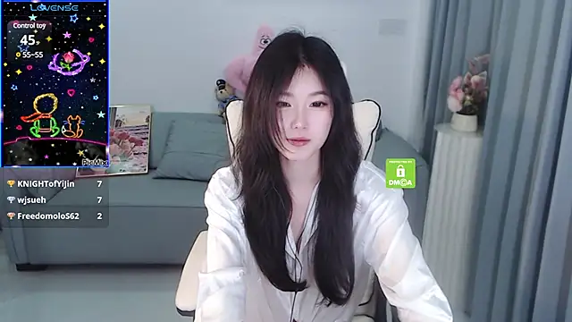 YiJin-a online show from December 13, 2024, 1:37 am