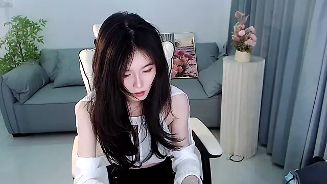 YiJin-a online show from January 25, 2025, 2:36 pm