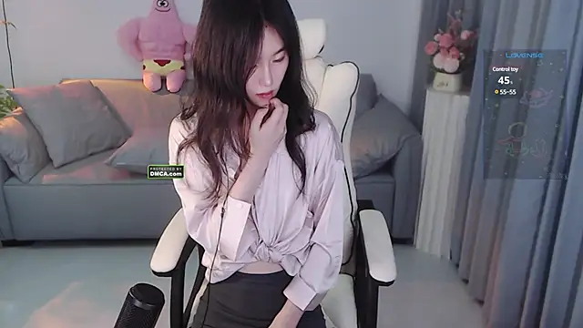 YiJin-a online show from December 2, 2024, 3:42 pm
