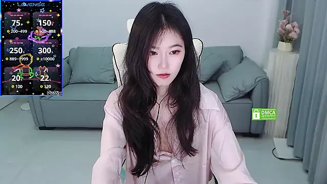 YiJin-a online show from March 2, 2025, 1:09 pm
