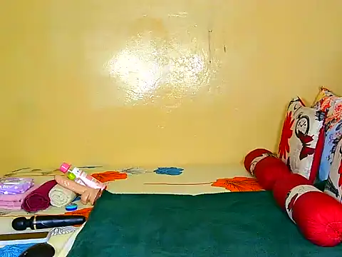 Snapshot of Down_to_earth_girl chatting on October 14, 2025, 9:25 pm Down to earth girl online show from October 14, 2025, 9:25 pm