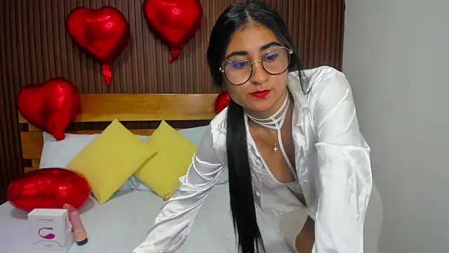 evelin leroy online show from February 14, 2025, 3:05 pm