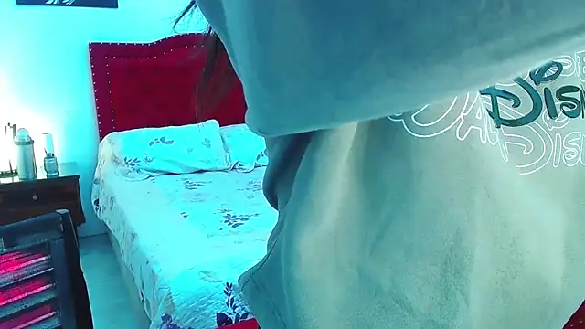 Alma-Mora online show from November 8, 2025, 6:22 pm