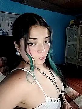 Snapshot of Elvishcassie_ chatting on July 1, 2026, 8:20 pm Elvishcassie online show from July 1, 2026, 8:20 pm