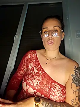 Snapshot of lindsay_33off chatting on October 6, 2025, 8:42 pm lindsay 33off online show from October 6, 2025, 8:42 pm