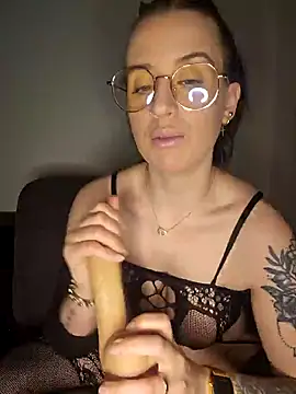 lindsay 33off online show from February 23, 2025, 9:55 am