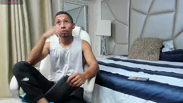 Snapshot of richar_voller chatting on November 5, 2025, 12:08 pm richar voller online show from November 5, 2025, 12:08 pm