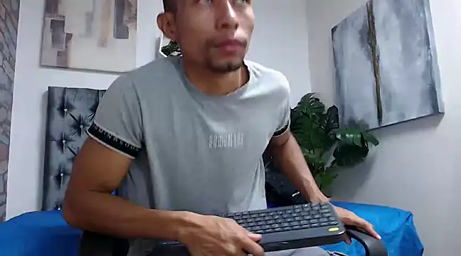 Snapshot of richar_voller chatting on December 11, 2024, 11:30 am richar voller online show from December 11, 2024, 11:30 am