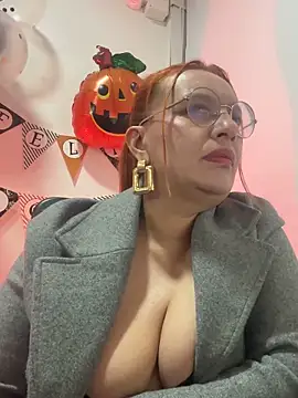 Snapshot of RoxieJackson chatting on October 25, 2025, 5:06 am RoxieJackson online show from October 25, 2025, 5:06 am
