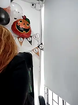 Snapshot of RoxieJackson chatting on October 21, 2025, 12:59 pm RoxieJackson online show from October 21, 2025, 12:59 pm