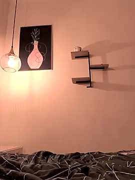 evafoxs online show from October 7, 2025, 7:04 pm