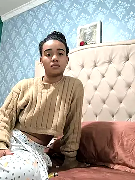 evafoxs online show from October 1, 2025, 5:17 pm