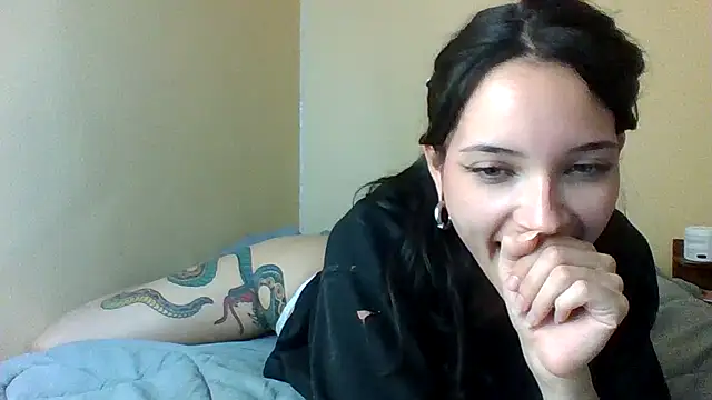 Snapshot of felinebitxx chatting on February 28, 2025, 3:37 am felinebitxx online show from February 28, 2025, 3:37 am