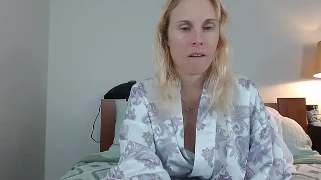 Cutikatxoxo online show from December 4, 2024, 2:03 am