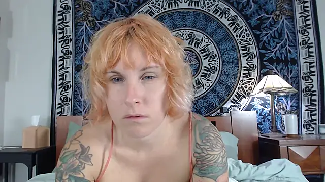 Cutikatxoxo online show from September 30, 2025, 1:33 am