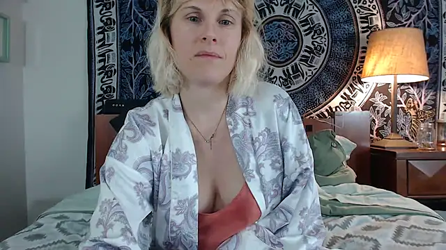 Cutikatxoxo online show from February 13, 2025, 2:45 am