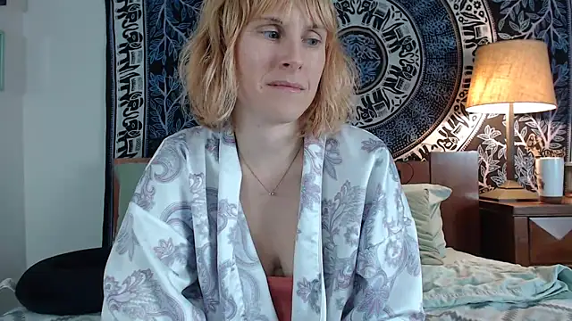 Cutikatxoxo online show from February 20, 2025, 2:40 am
