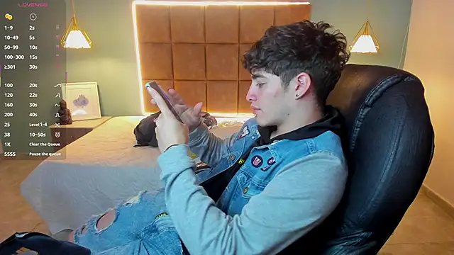 Snapshot of AlejooTwink chatting on September 30, 2025, 7:47 am AlejooTwink online show from September 30, 2025, 7:47 am