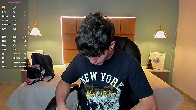 Snapshot of AlejooTwink chatting on October 1, 2025, 2:17 am AlejooTwink online show from October 1, 2025, 2:17 am