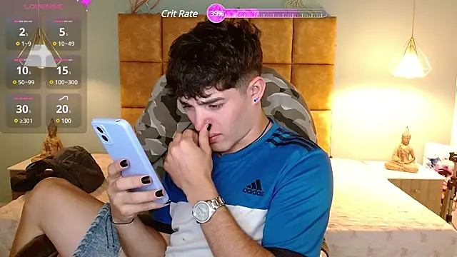 Snapshot of AlejooTwink chatting on March 21, 2025, 1:13 am AlejooTwink online show from March 21, 2025, 1:13 am