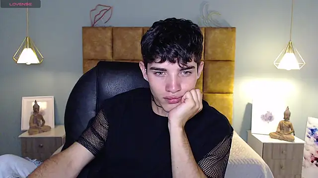 Snapshot of AlejooTwink chatting on February 26, 2025, 6:26 pm AlejooTwink online show from February 26, 2025, 6:26 pm