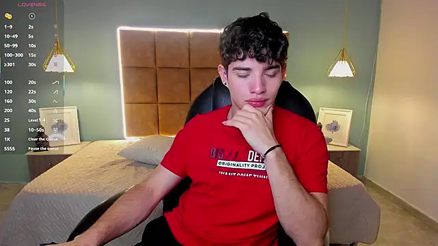 Snapshot of AlejooTwink chatting on October 3, 2025, 4:41 pm AlejooTwink online show from October 3, 2025, 4:41 pm