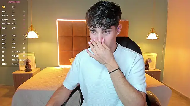 Snapshot of AlejooTwink chatting on October 22, 2025, 1:16 am AlejooTwink online show from October 22, 2025, 1:16 am