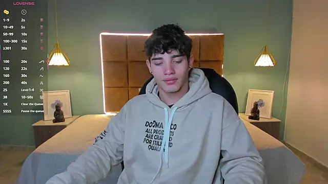 Snapshot of AlejooTwink chatting on October 9, 2025, 2:45 am AlejooTwink online show from October 9, 2025, 2:45 am