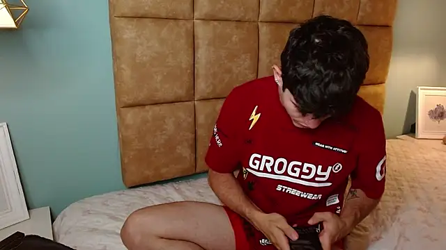 Snapshot of AlejooTwink chatting on March 3, 2025, 9:15 pm AlejooTwink online show from March 3, 2025, 9:15 pm