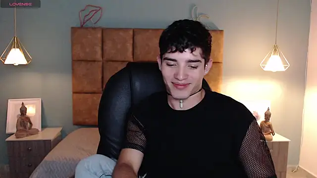 Snapshot of AlejooTwink chatting on February 27, 2025, 12:36 am AlejooTwink online show from February 27, 2025, 12:36 am