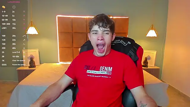 Snapshot of AlejooTwink chatting on October 10, 2025, 1:28 am AlejooTwink online show from October 10, 2025, 1:28 am