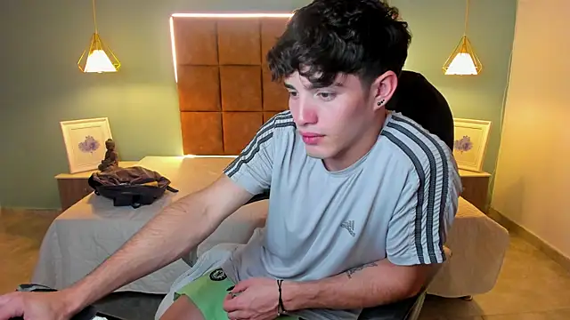 AlejooTwink online show from December 16, 2025, 9:46 am