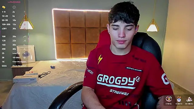 Snapshot of AlejooTwink chatting on September 26, 2025, 4:30 am AlejooTwink online show from September 26, 2025, 4:30 am