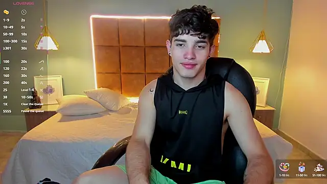 Snapshot of AlejooTwink chatting on September 24, 2025, 11:32 pm AlejooTwink online show from September 24, 2025, 11:32 pm