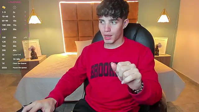 Snapshot of AlejooTwink chatting on October 21, 2025, 3:06 am AlejooTwink online show from October 21, 2025, 3:06 am